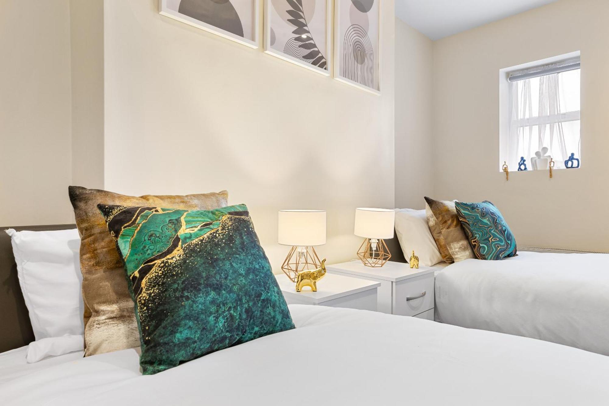 Elegant 2Br London Hideaway- King Bed, Sleeps 6 - Parking- Instant Book- 20 Percent Off Limited Time! Barnet Exterior foto