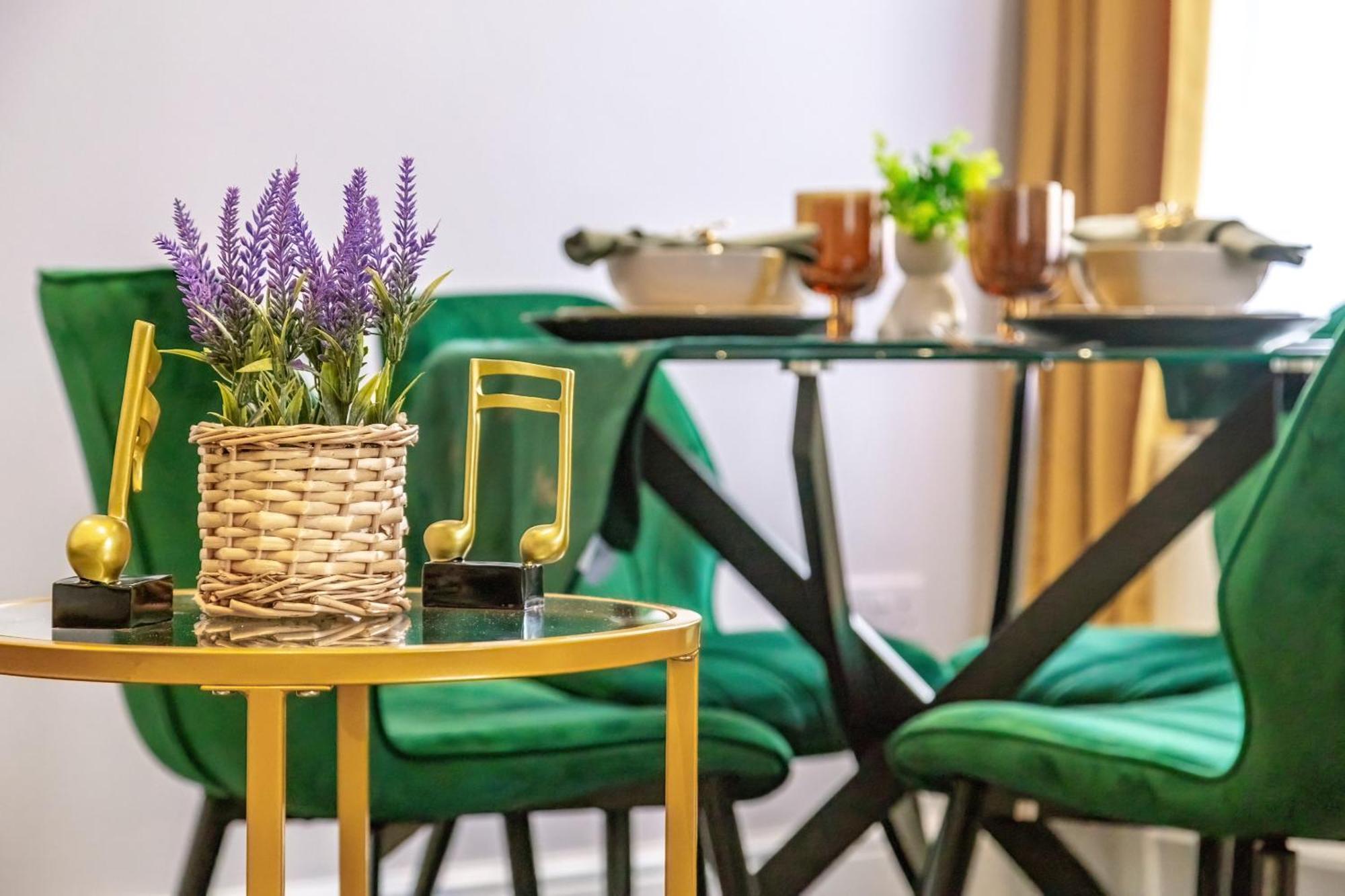 Elegant 2Br London Hideaway- King Bed, Sleeps 6 - Parking- Instant Book- 20 Percent Off Limited Time! Barnet Exterior foto