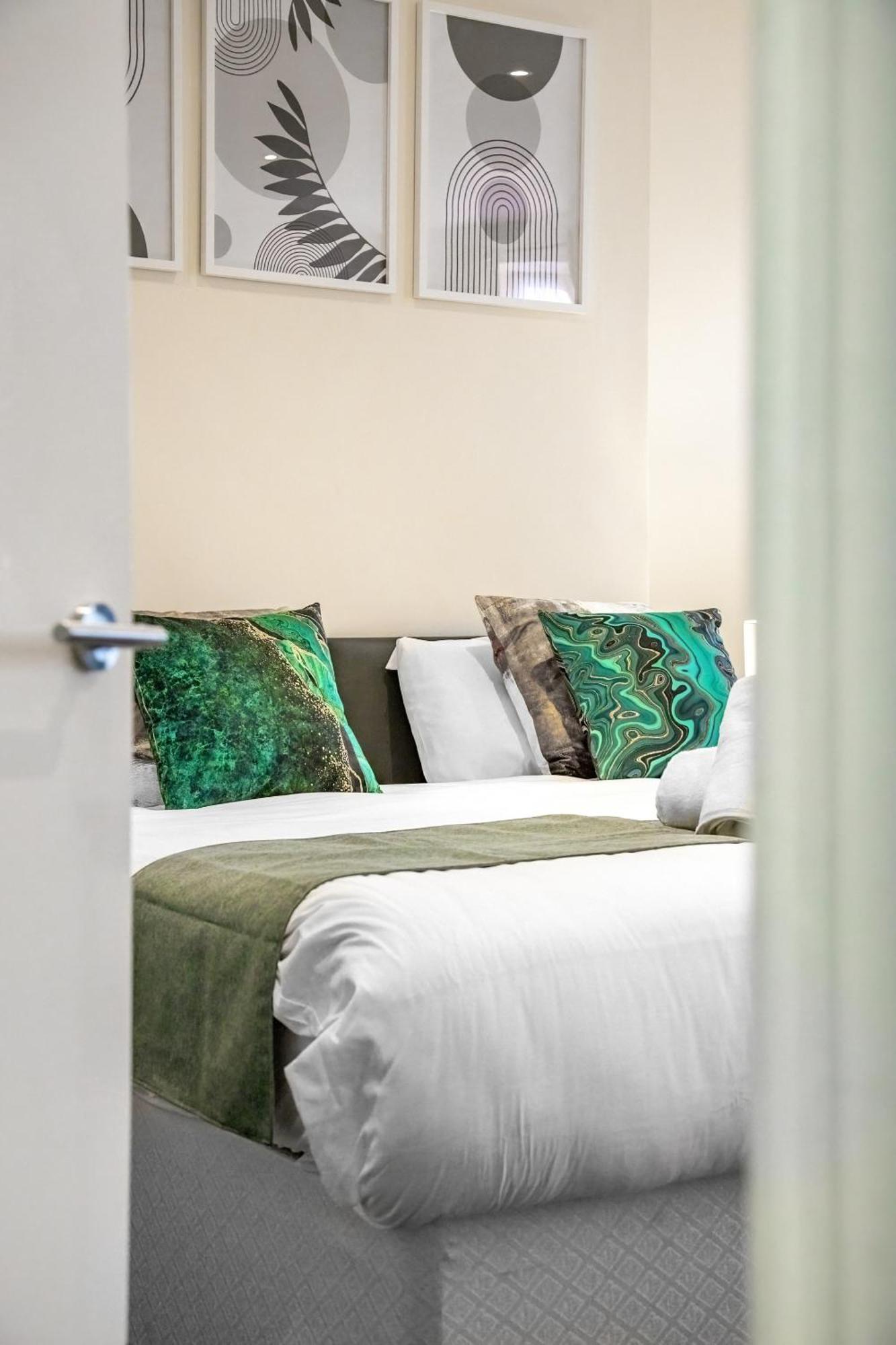 Elegant 2Br London Hideaway- King Bed, Sleeps 6 - Parking- Instant Book- 20 Percent Off Limited Time! Barnet Exterior foto