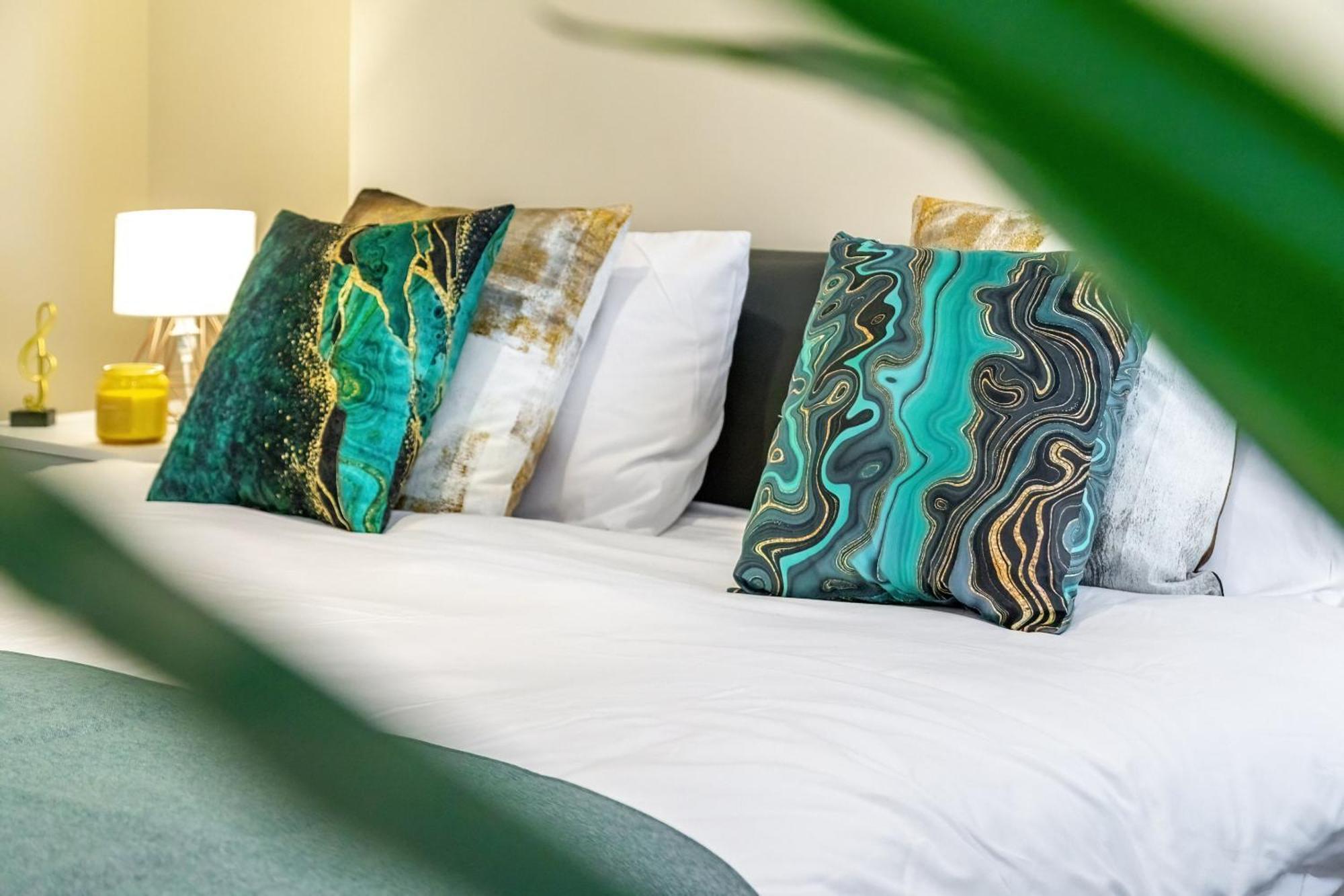 Elegant 2Br London Hideaway- King Bed, Sleeps 6 - Parking- Instant Book- 20 Percent Off Limited Time! Barnet Exterior foto